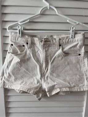 Abercrombie and Fitch High Rise Mom Short Size 28/6